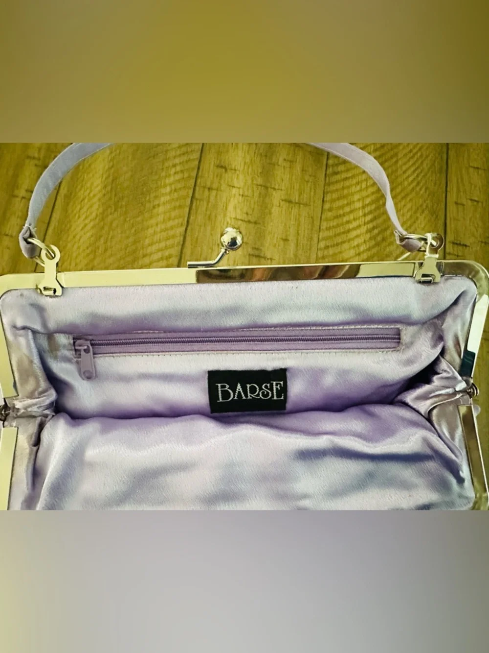 🌺Vintage Floral Embroidered Lavender Clutch